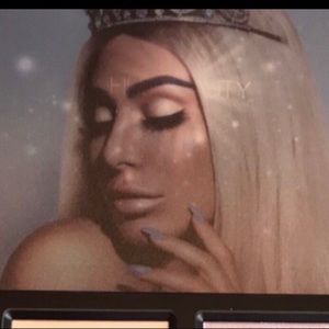 Huda Beauty Winter Solstice Highlighter Palette